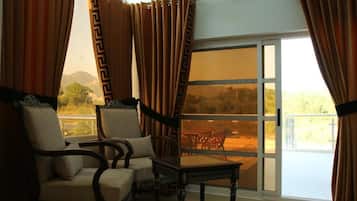 Suíte executiva | 1 quarto, escrivaninha, quartos à prova de som, Wi-Fi de cortesia