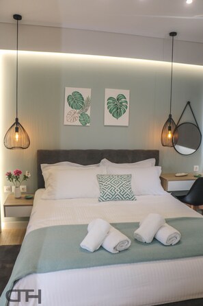 2 Schlafzimmer, Schreibtisch, Bügeleisen/Bügelbrett, Reisekinderbett