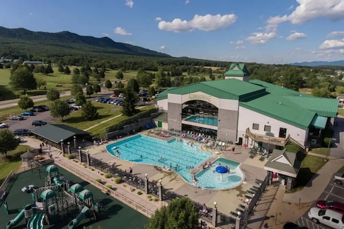 2 attached 1 bedroom apartments with Jacuzzi