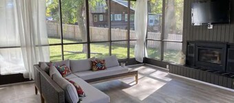 Home away from Home- Mid Century Style - central Omaha (5 min from I-80)