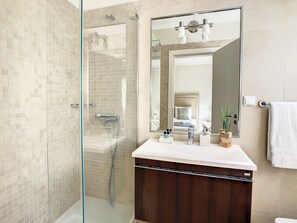 Shower, jetted tub, hair dryer, bidet