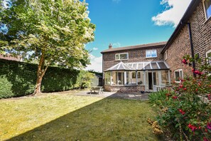 Cottage | Interior - Dovecote Farm House (Goole)