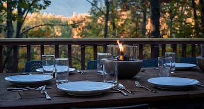 6BR Modern Massanutten Chalet with Hot Tub, Sauna