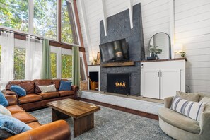 Smart TV, chimenea y futbolito 