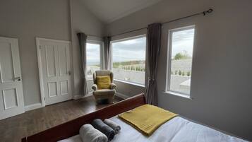 3 bedrooms, desk, iron/ironing board, travel cot