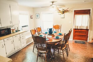 Dining - Westworld, Gateway (Gateway)