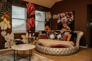 Televisión, chimenea y estéreo 