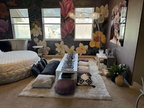 5 bedrooms, desk, iron/ironing board, travel crib