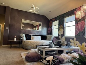Room - Serene 4BR Lux Home w Heated Spa Pool Massage Chair (Cypress)