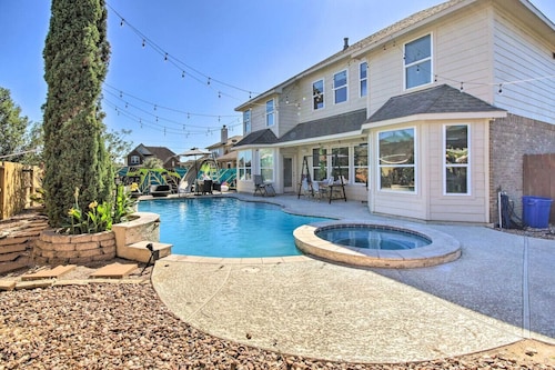 Serene 4BR Lux Home w Heated Spa Pool Massage Chair