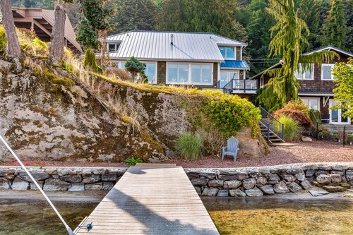 Lovely lakefront home with fireplace, dock, full kitchen, & washer/dryer