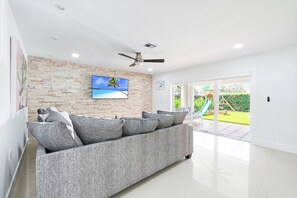 Smart TV, fireplace, ping pong