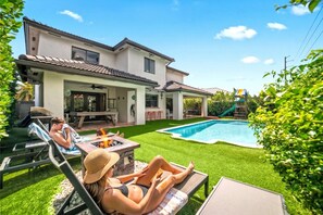 Pool - Majestic Mansion - Heated Pool, BBQ, Playground (Miami)