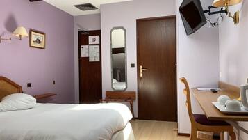 Chambre Simple Classique | Literie de qualité supérieure, décoration personnalisée