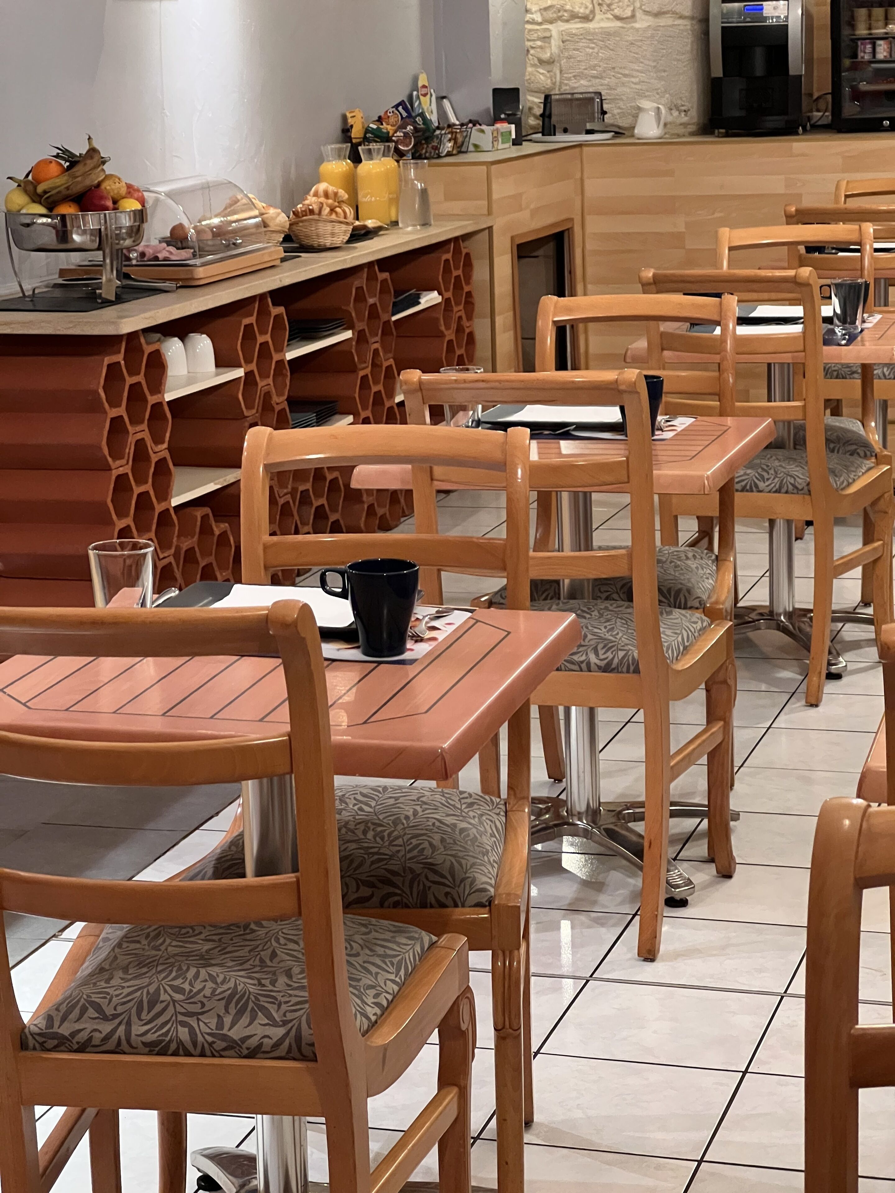 Päivittäinen buffetaamiainen (12 EUR per henkilö)