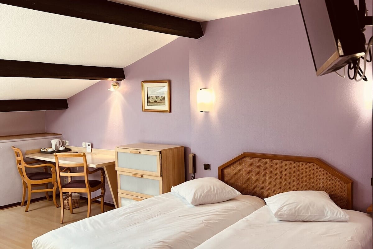 Classic Twin Room | Premium bedding, individually decorated, individually furnished, desk