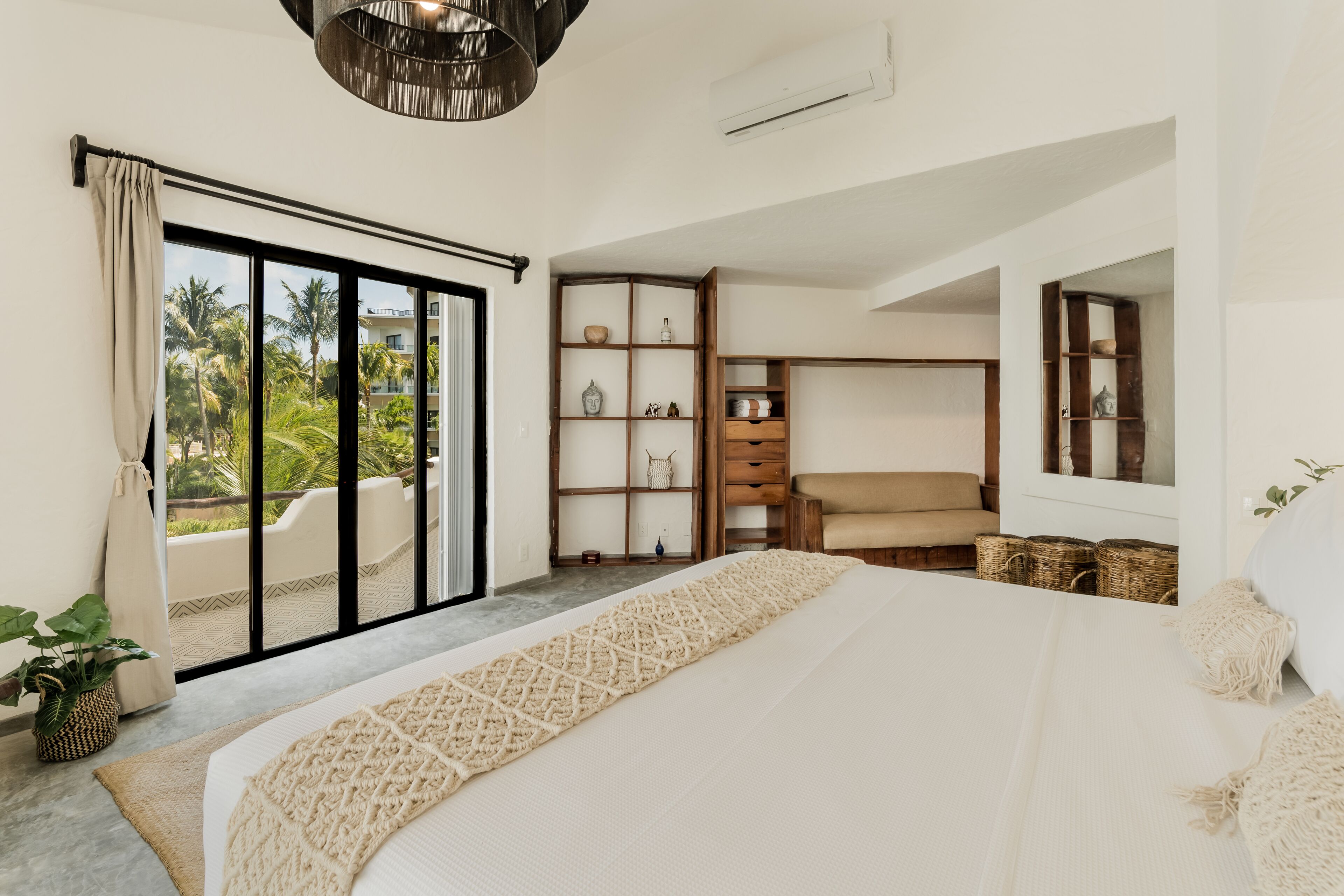 3 bedrooms, iron/ironing board, WiFi (free), bed sheets