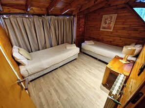 2 bedrooms, travel cot, WiFi, bed sheets