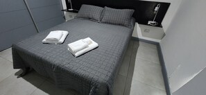 1 habitación, wifi y ropa de cama