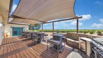 屋外ダイニングエリア