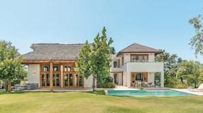 Villa | 4 bedrooms - Tropical Villa With Maid and Butler in Cap Cana (Punta Cana)