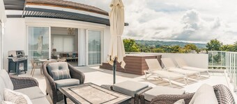 3br-penthouse w Jacuzzi Incl at Lake View