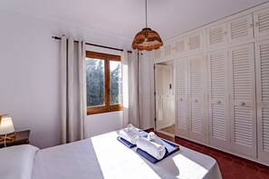 4 soveværelser, strygejern/strygebræt, internetforbindelse, sengetøj