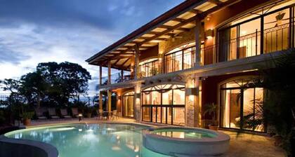 Playa Potrero 4 BR Home Large Saltwater Pool Spectacular Views - Villa Oasis