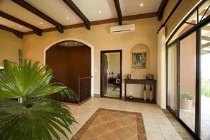 Villa | 4 bedrooms, travel crib