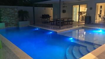 House | 3 bedrooms, travel cot