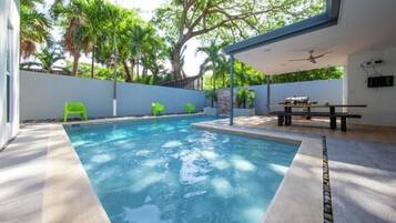 House | 3 bedrooms, travel cot