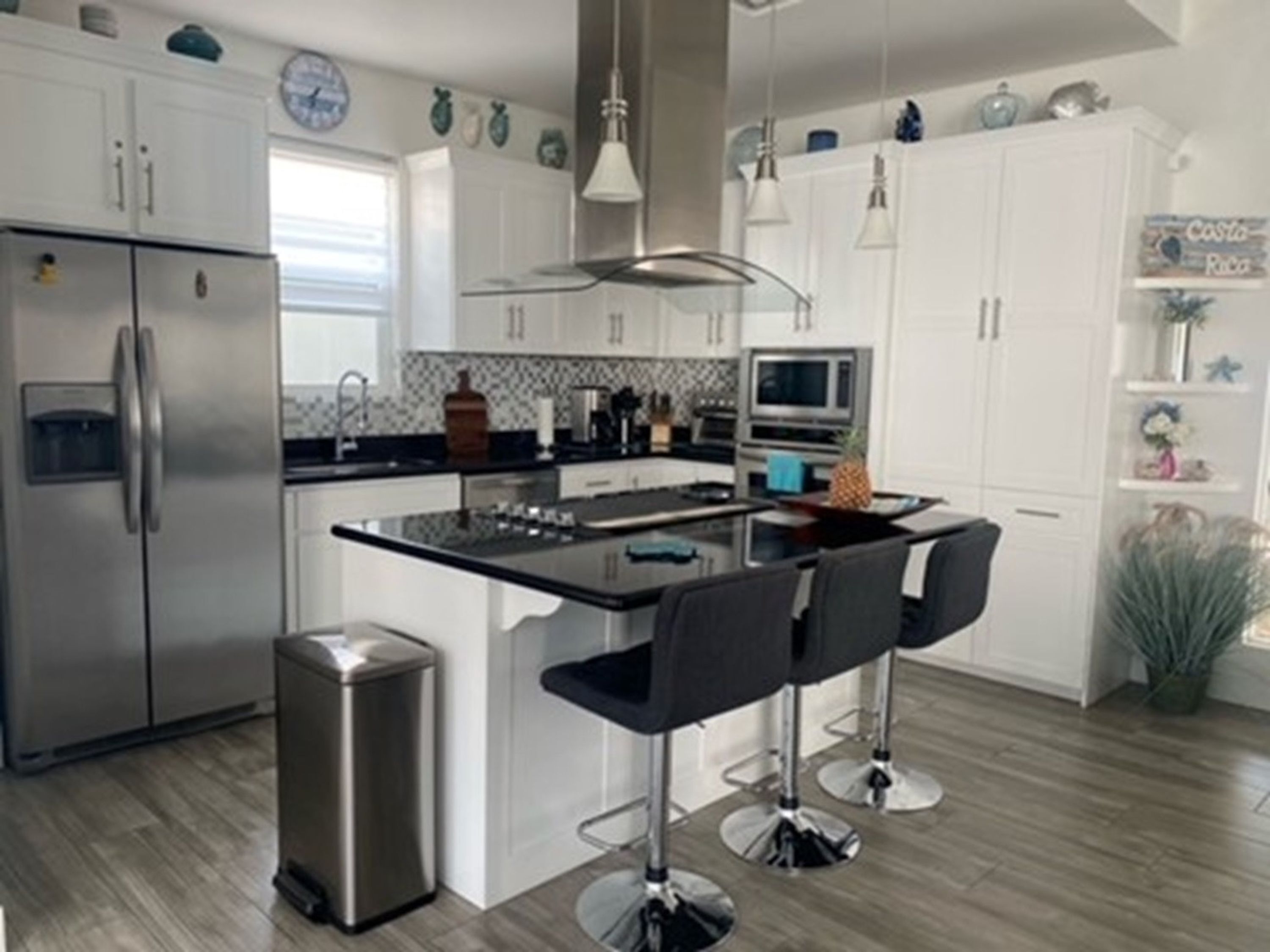 3 bedrooms, travel crib