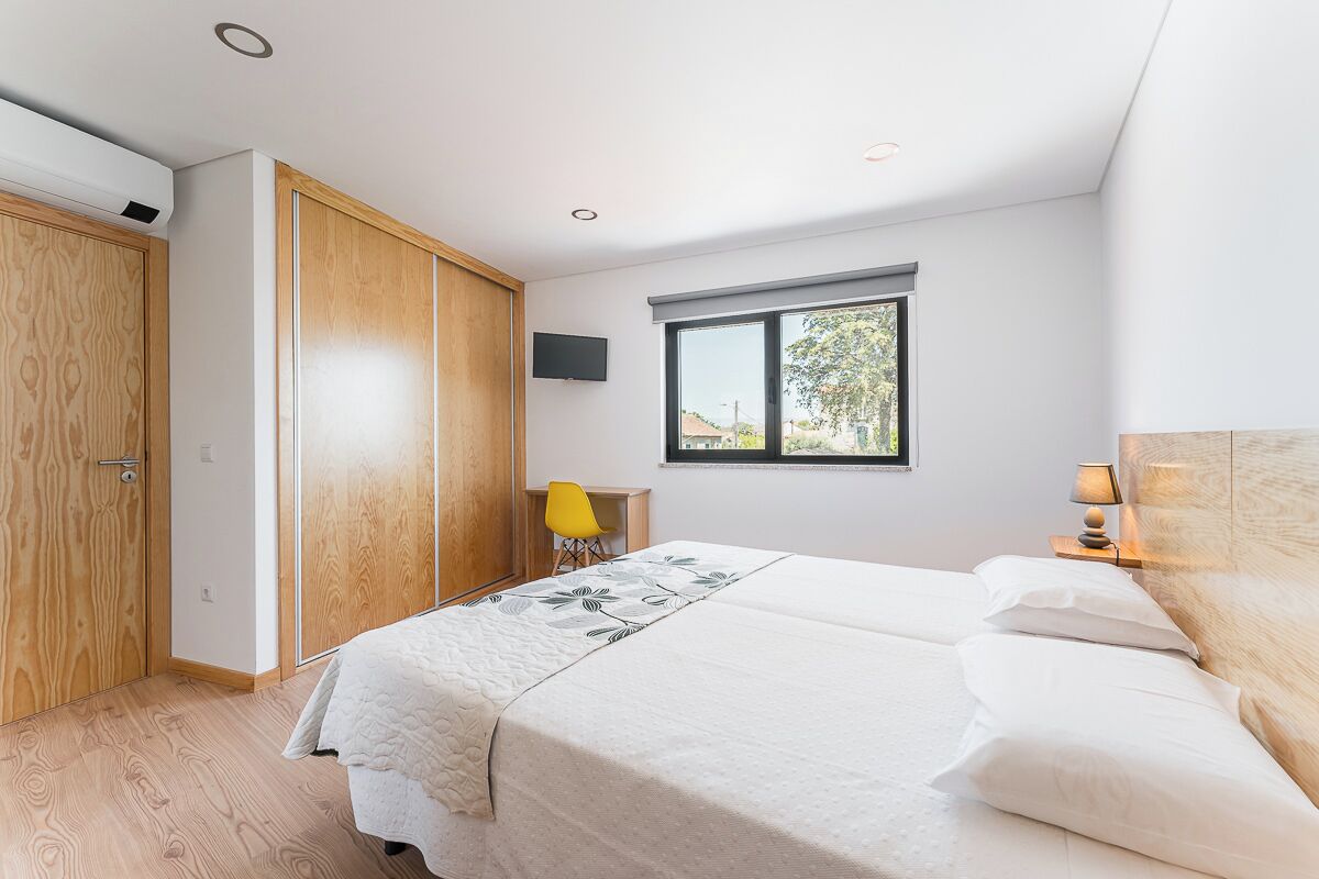 Honeymoon Room (Cedro) | Premium bedding, down comforters, free WiFi, bed sheets