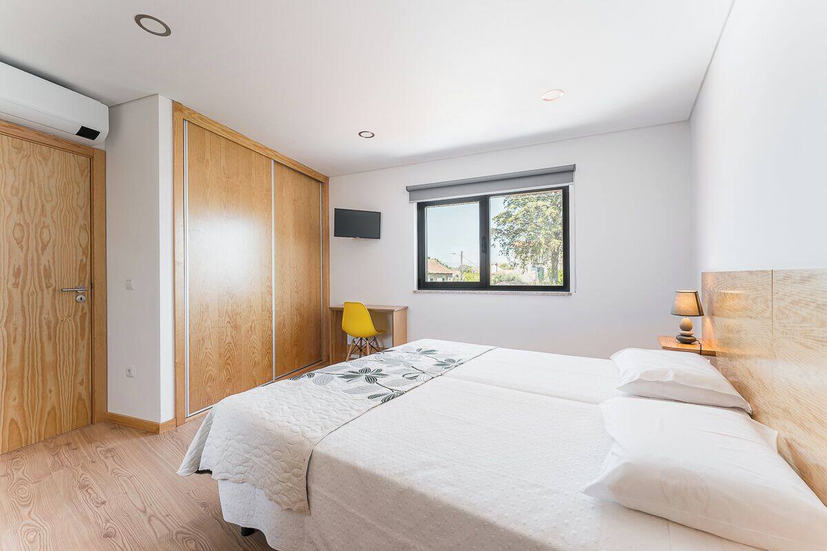 Premium bedding, down duvets, free WiFi, bed sheets