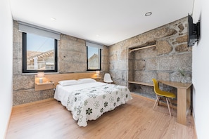 Familie tweepersoonskamer (Pomar) | Luxe beddengoed, donzen dekbedden, gratis wifi, beddengoed