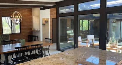 The Desert Vista Adobe with breathtaking views, pool & hot tub!