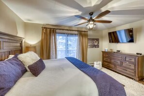 4 bedrooms, desk, iron/ironing board, free WiFi