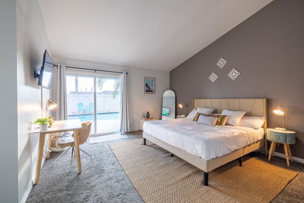 3 Schlafzimmer, Schreibtisch, Bügeleisen/Bügelbrett, Reisekinderbett