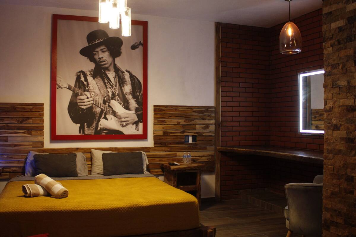 Deluxe Studio Suite