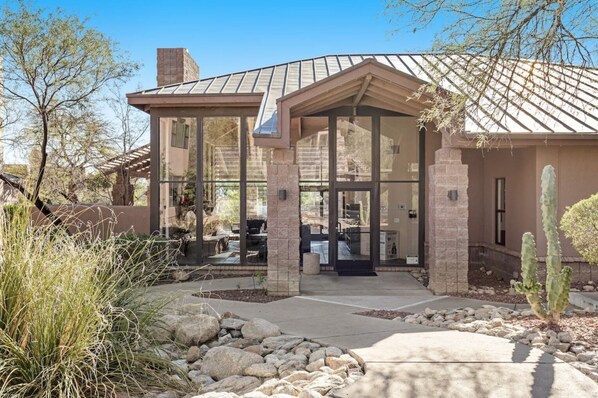Exterior detail - Refreshing Desert Oasis🌵:1st F, Views, Heated Pools, Spas, Massage Chair. (Tucson)
