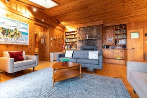 Smart TV, fireplace, Netflix, DVD player