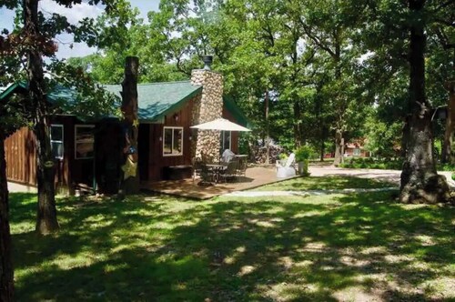 Charming cabin!Perfect lake getaway for your family or fishing trip.