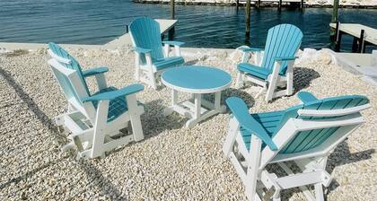 Luxury Waterfront Estate—Pool, Spa, Game Lounge, 2 Docks & Ramp Access—Gulfside