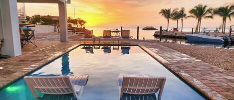 حمّام سباحة خارجي، حمّام سباحة مُدفَّأ