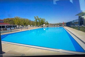 Et oppvarmet basseng