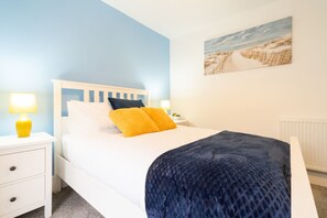 3 bedrooms, desk, iron/ironing board, free WiFi