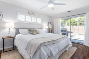 2 chambres, bureau, fer et planche à repasser, lit parapluie