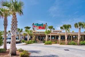 Exterior - 5 min walk to beach, steps to pool, Great location near outlet, Rest and Shops! (Miramar Beach)