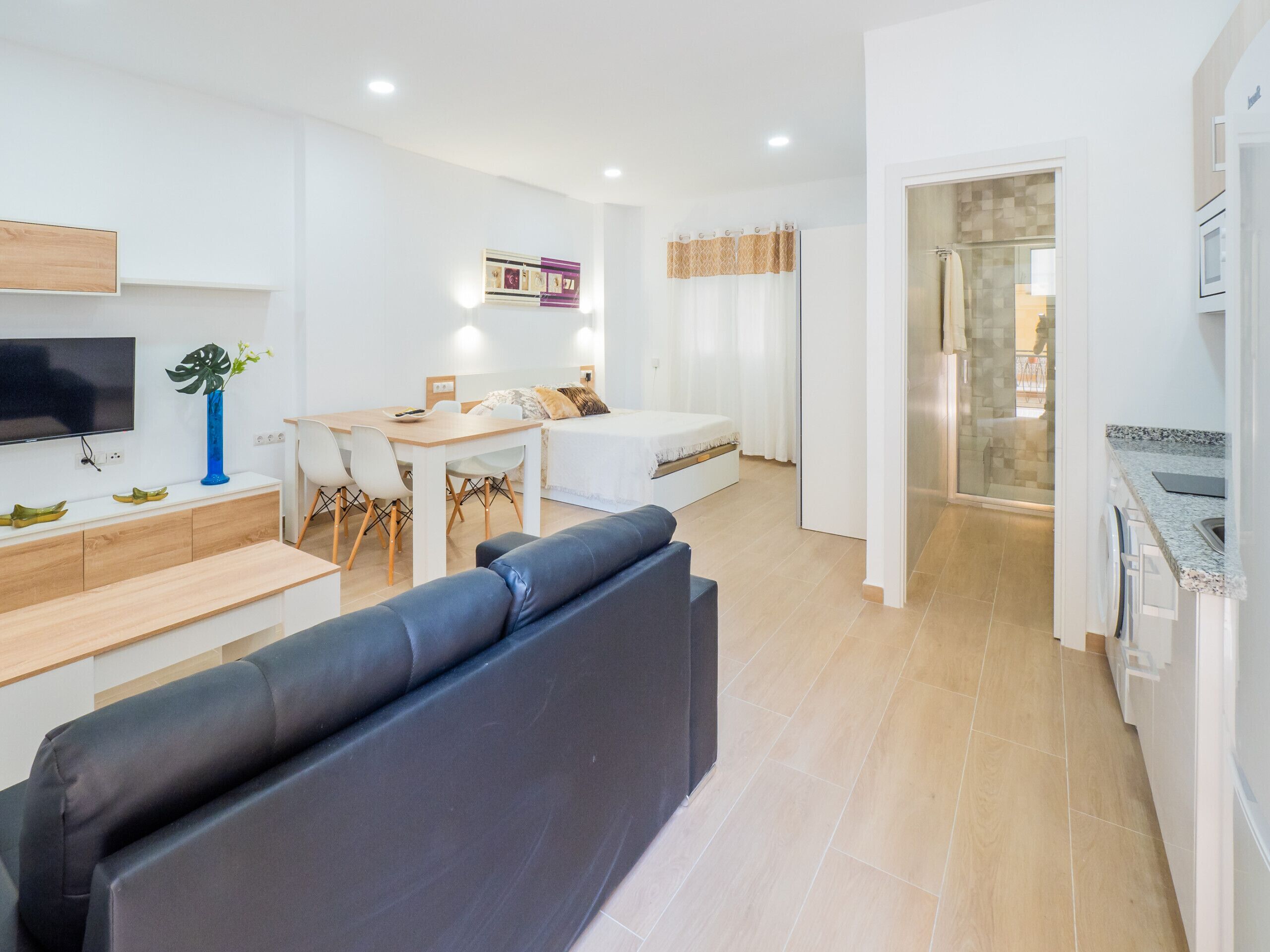 Iron/ironing board, free WiFi, bed sheets