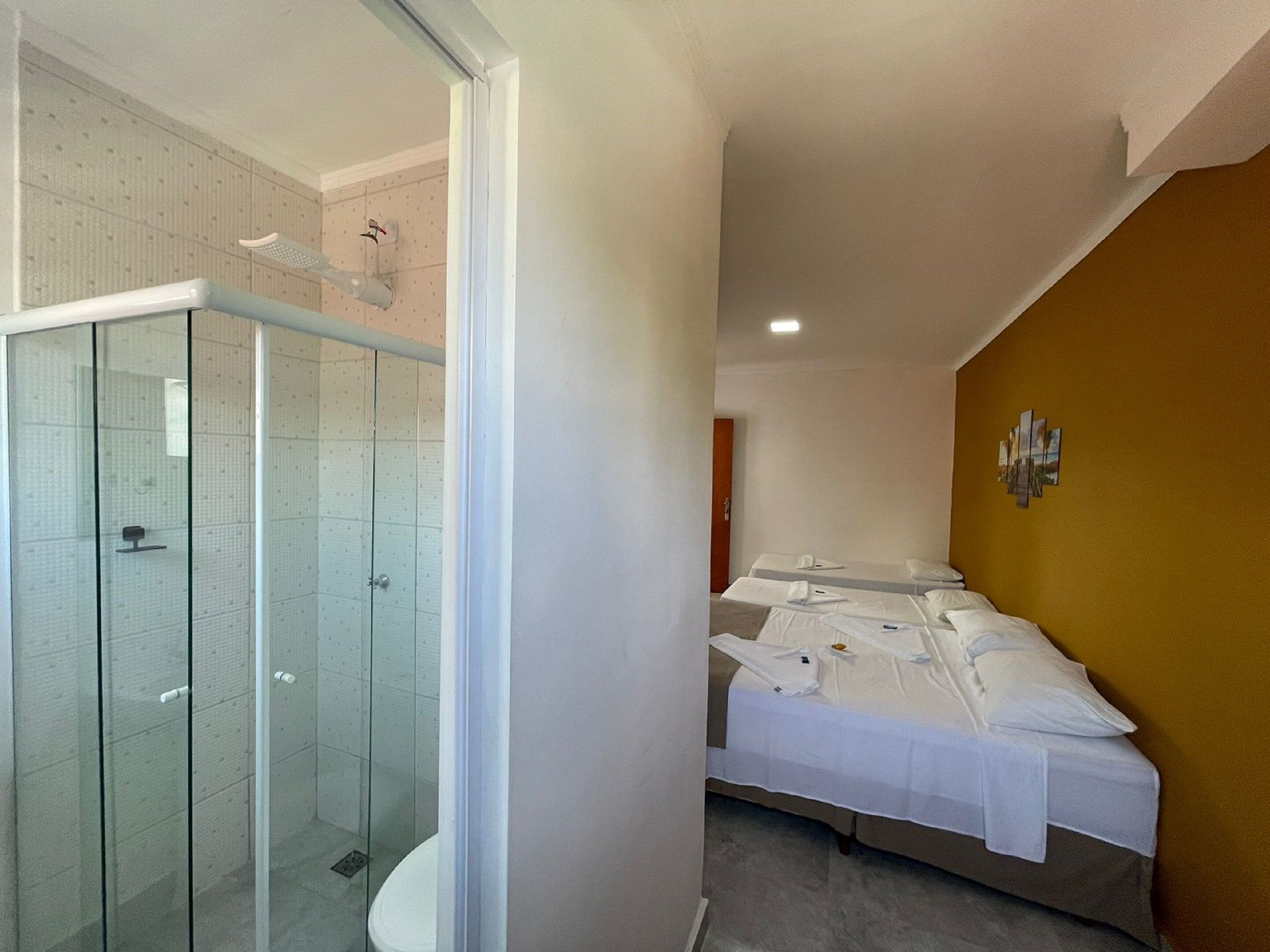 Grand Room | Bathroom | Shower, rainfall showerhead, towels, soap